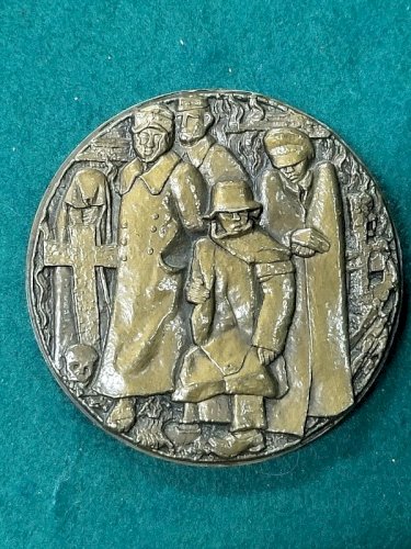 MEDAILLE DE TABLE EN BRONZE 8 MAI 1945 REIMS N° 94