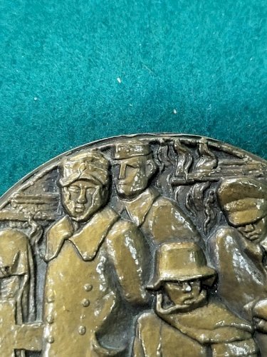 MEDAILLE DE TABLE EN BRONZE 8 MAI 1945 REIMS N° 94
