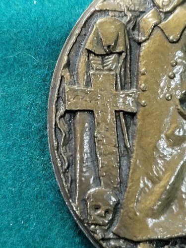 MEDAILLE DE TABLE EN BRONZE 8 MAI 1945 REIMS N° 94