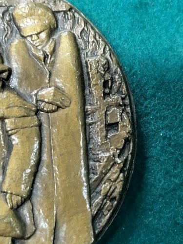 MEDAILLE DE TABLE EN BRONZE 8 MAI 1945 REIMS N° 94