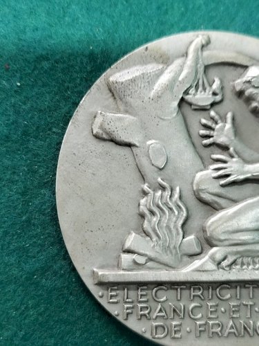 MEDAILLE DE TABLE EN BRONZE ARGENTE EDF ET GAZ DE FRANCE HENRI DROPSY N° 100