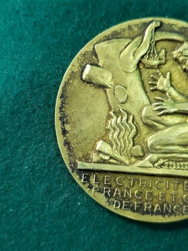 MEDAILLE DE TABLE EN BRONZE DORE EDF ET GAZ DE FRANCE HENRI DROPSY N° 101