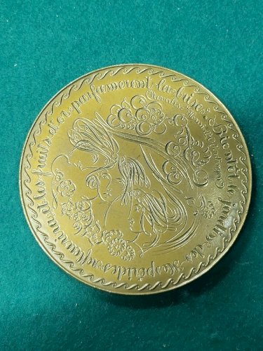 MEDAILLE DE TABLE EN BRONZE DU JARDIN DES HESPERIDES VOEUX ROMANTIQUE N° 110