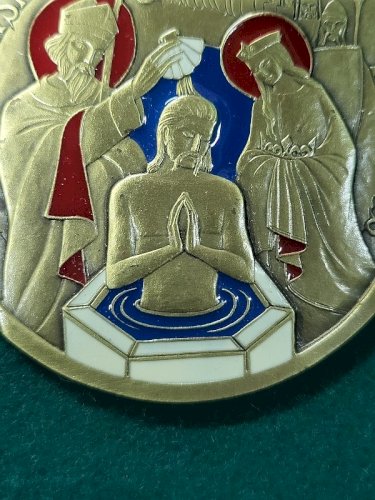 MEDAILLE DE TABLE EN BRONZE EMAILLE BAPTEME DE CLOVIS N° 104