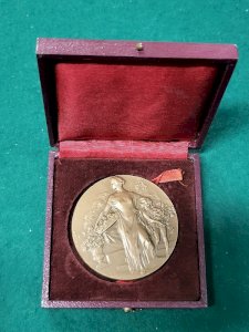 TABLE MEDAL IN BRONZE GIVEN BY OLIVIER DE SARNEZ NO. 158