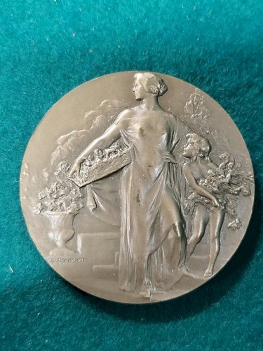 MEDAILLE DE TABLE EN BRONZE OFFERTE PAR OLIVIER DE SARNEZ N°158