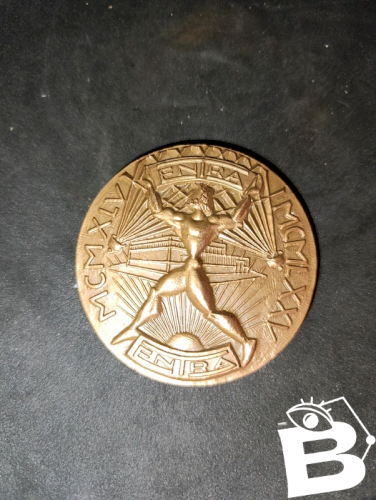 medaille en bronze Entra courbevoie aubervilliers cercy schudin en bon etat