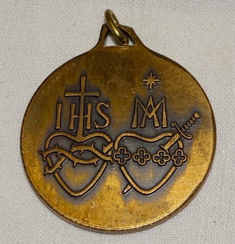 -MEDAILLE et CROIX  EMAUX DOMINIQUE PIECHAUD BIJOUX ANCIENS COLLECTION   D