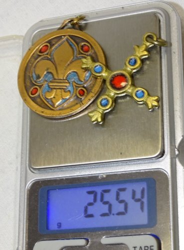 -MEDAILLE et CROIX  EMAUX DOMINIQUE PIECHAUD BIJOUX ANCIENS COLLECTION   D