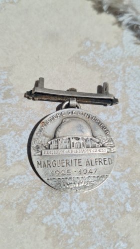 Médaille - insigne DHonneur Des Sapeurs Pompiers 1925- 1947