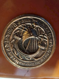Paperweight medal representing the seal/emblem of the city of Paris in bronze.