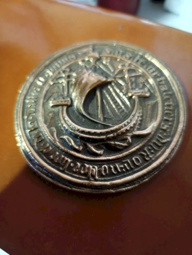 Médaille presse papier représentant le sceau / l’emblème de la ville de Paris en bronze