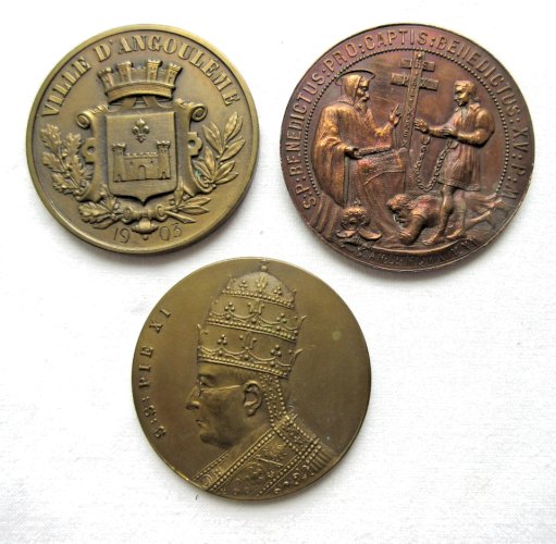 Médaille religieuse en bronze: le Pape S. S. PIE XI, au revers: ADOREMUS PAX