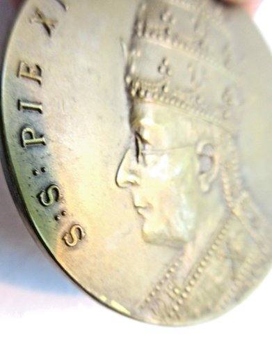 Médaille religieuse en bronze: le Pape S. S. PIE XI, au revers: ADOREMUS PAX