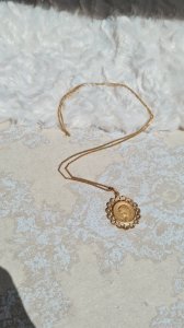 Médaille  religieuse et collier plaqué or