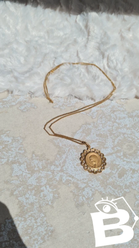 Médaille  religieuse et collier plaqué or