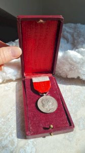 Médaille république française Honneur- travail dans sa boite