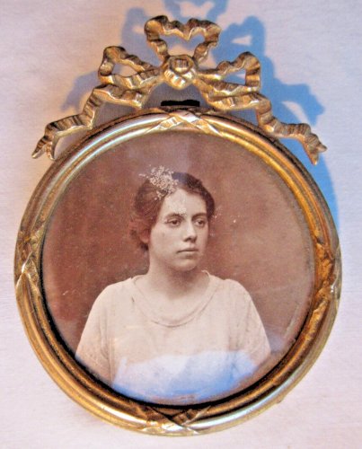 Médaillon 1900 porte-photo bronze doré, fronton noeud Louis XVI, cadre + verre