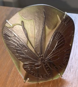 médaillon au papillon art nouveau en verre multicouche Gallé Daum Sneider