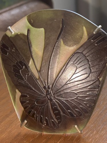 médaillon au papillon art nouveau en verre multicouche Gallé Daum Sneider