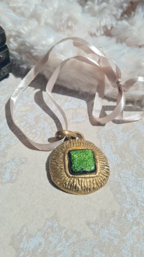 Médaillon du designer français Willy en bronze et émail vert années 50