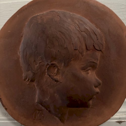Médaillon en terre cuite par Charles Filleul profil de jeune enfant XXe M3544