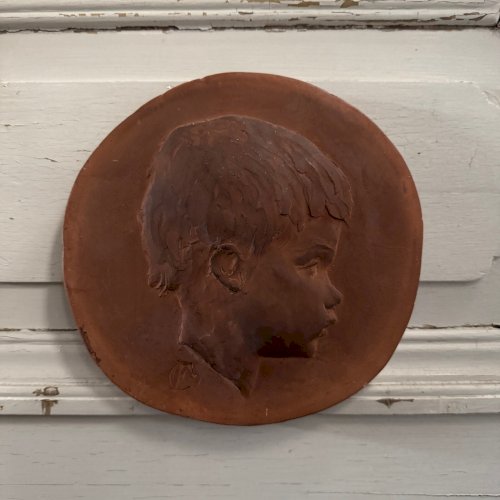 Médaillon en terre cuite par Charles Filleul profil de jeune enfant XXe M3544