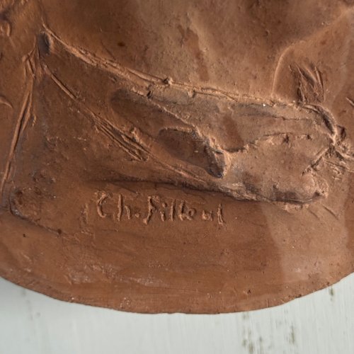Médaillon en terre cuite par Charles Filleul travail d'atelier XXe M3543