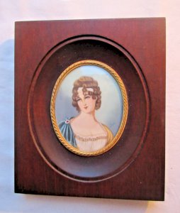 Médaillon ovale dans cadre acajou, peinture d'une Elégante signée YAN