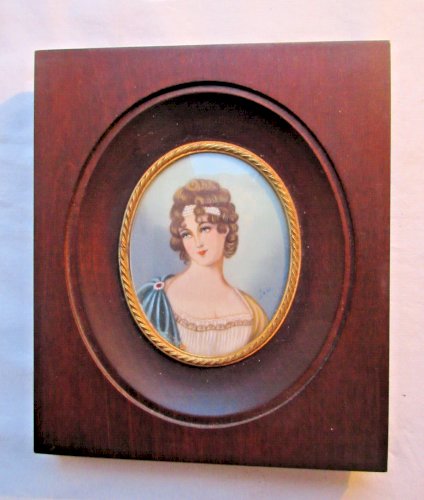 Médaillon ovale dans cadre acajou, peinture d'une Elégante signée YAN