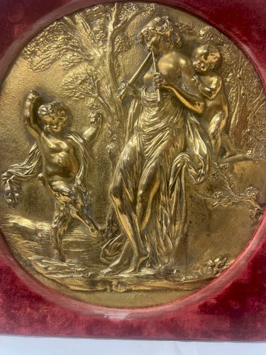 Médaillon rond a décor a l'antique en bronze doré XIX siècle