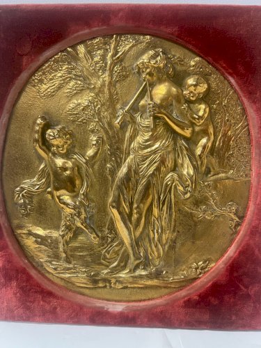 Médaillon rond a décor a l'antique en bronze doré XIX siècle