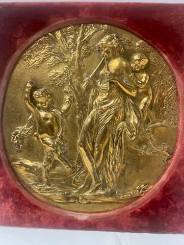 Médaillon rond a décor a l'antique en bronze doré XIX siècle