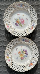 MEISSEN: PAIR OF PLATES PORCELAIN FLORAL DECOR SAXONY LATE 19TH / EARLY 20TH CENTURY