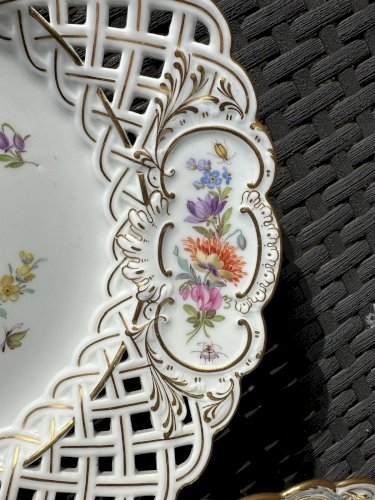 MEISSEN : PAIRE D’ASSIETTES PORCELAINE DÉCOR FLORAL SAXE FIN XIXeme /Début XXEME