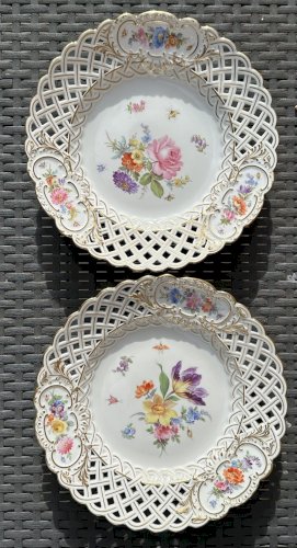 MEISSEN : PAIRE D’ASSIETTES PORCELAINE DÉCOR FLORAL SAXE FIN XIXeme /Début XXEME