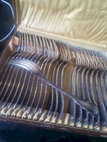 Menagere 12 Cuilleres Et 12 Fourchettes En Alliage Blanc