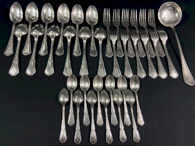 Ménagère 12 grandes cuillères fourchettes petites cuillères métal argenté ERCUIS