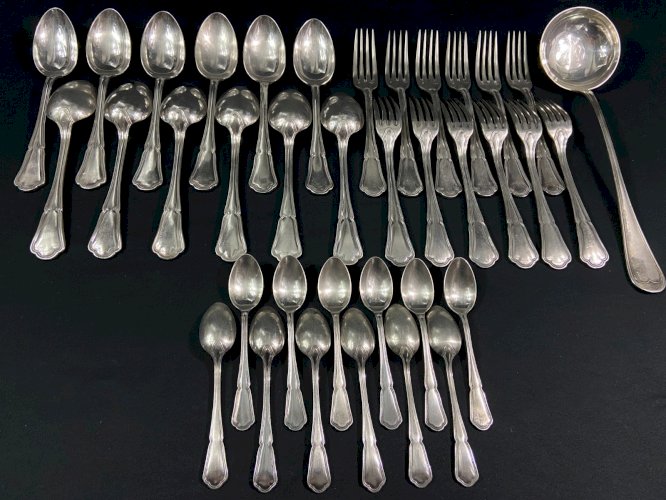 Ménagère 12 grandes cuillères fourchettes petites cuillères métal argenté ERCUIS