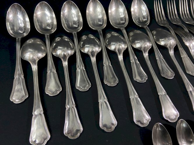 Ménagère 12 grandes cuillères fourchettes petites cuillères métal argenté ERCUIS