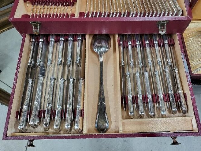 MENAGERE 135 PIECES SAINT MEDARD ORFEVRERIE