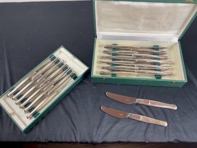 Ménagère  24 couteaux métal argenté