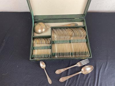 Ménagère 37 pièces ERCUIS modèle art nouveau métal argenté