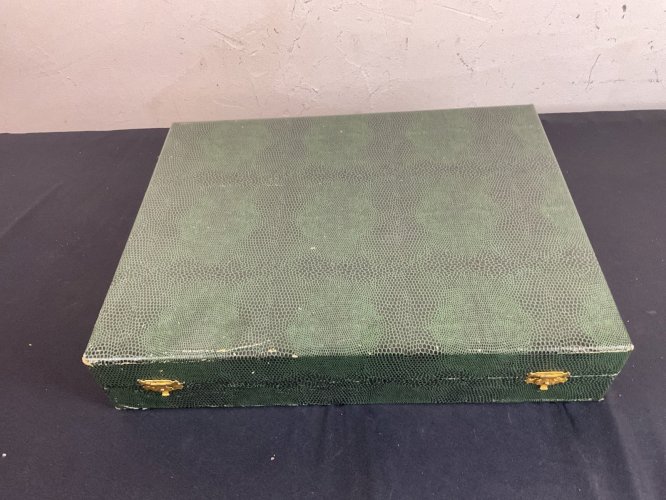 Ménagère 37 pièces ERCUIS modèle art nouveau métal argenté