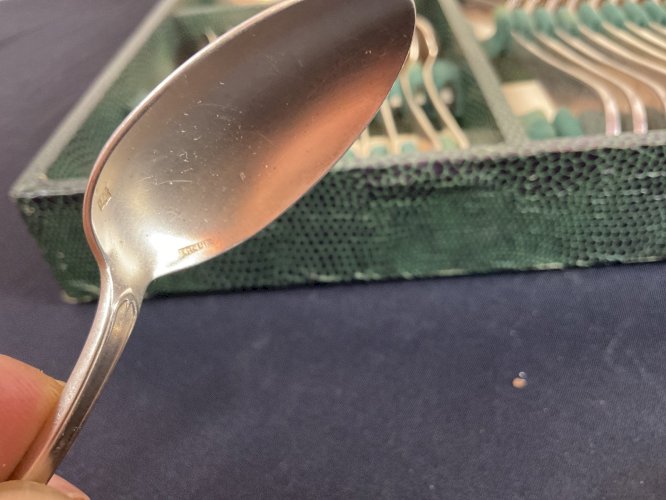 Ménagère 37 pièces ERCUIS modèle art nouveau métal argenté