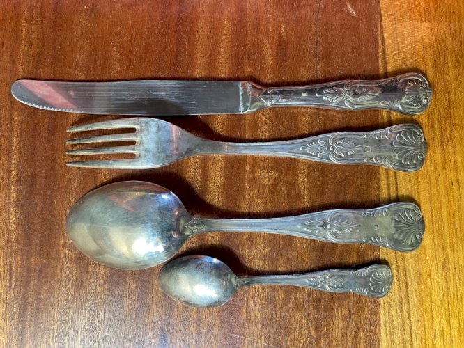 Ménagère ancienne en métal argenté poinçon