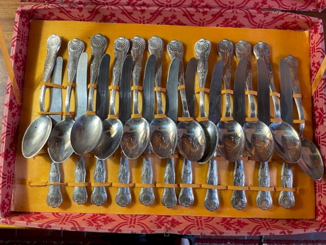 Ménagère ancienne en métal argenté poinçon