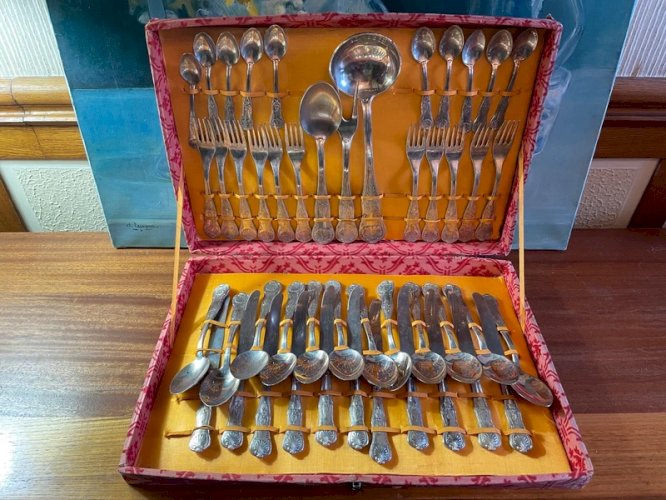 Ménagère ancienne en métal argenté poinçon