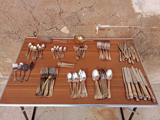 Ménagère ancienne en métal argenté 