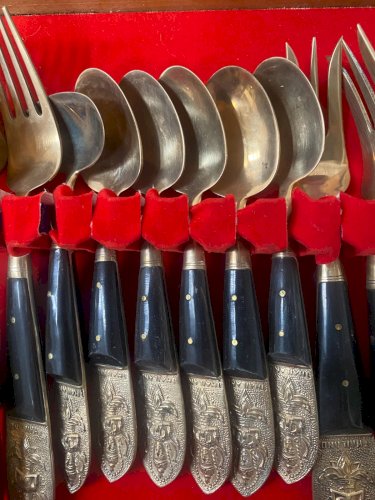 Ménagère asiatique en métal Manufacture LIN YH XX siècle